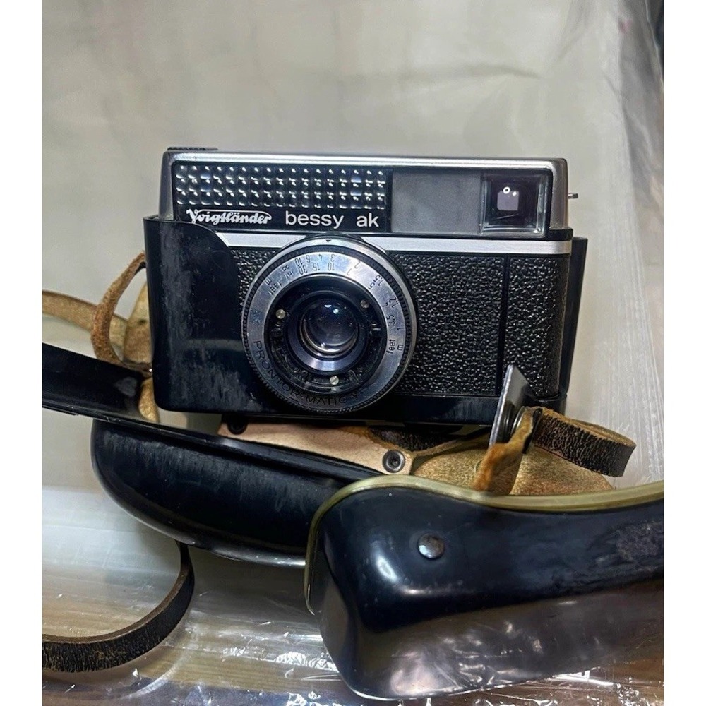 Voigtlander Bessy AK 35mm Point & Shoot Fixed Focus w/ Flash Case Strap